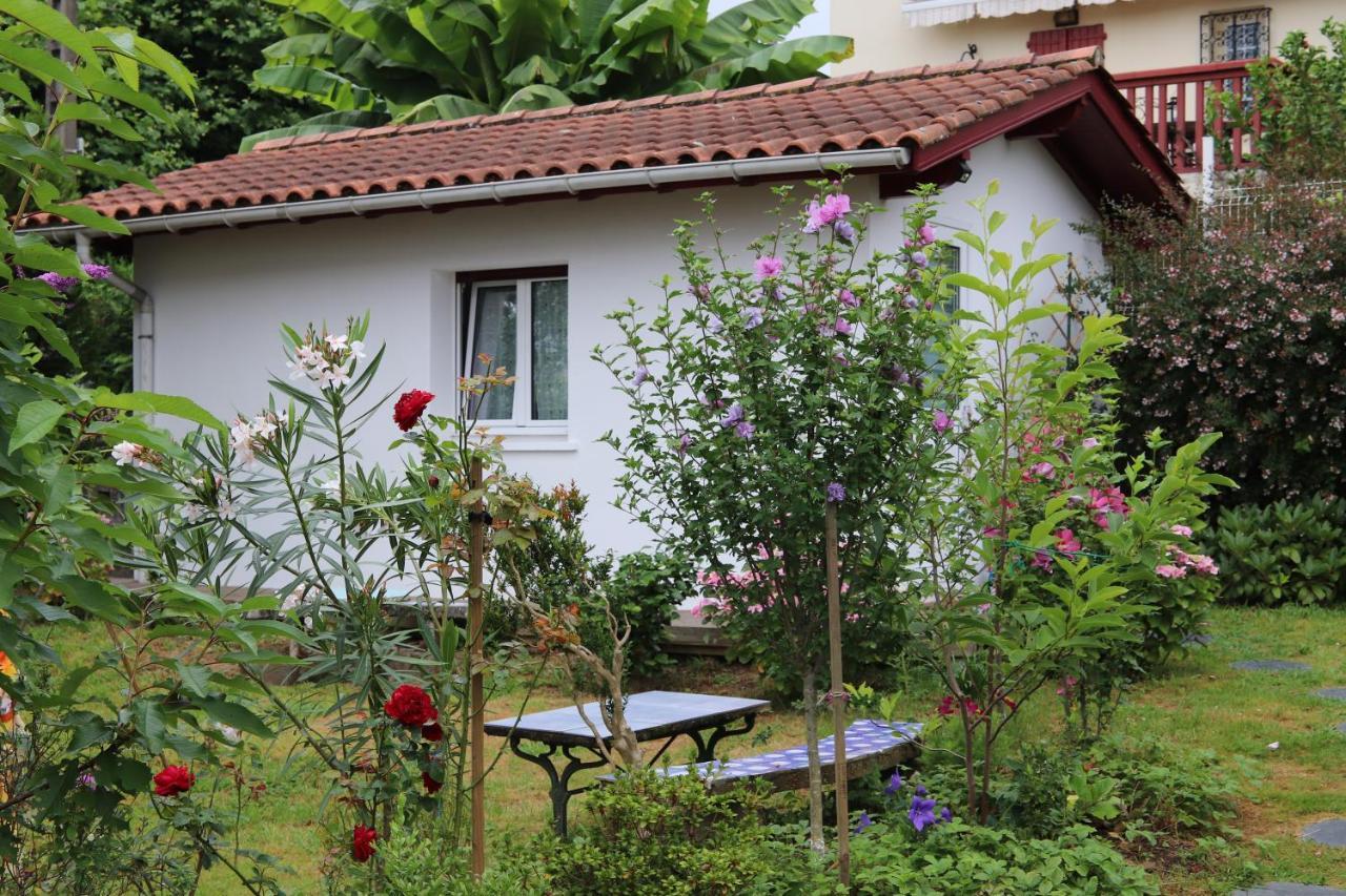 Chambres D'Hotes "Hor Dago" Pres De La Gare D'Hendaye Avec Le Petit-Dejeuner Bagian luar foto