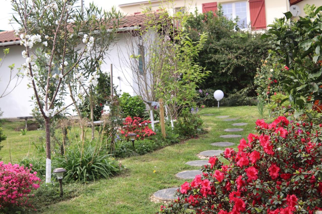 Chambres D'Hotes "Hor Dago" Pres De La Gare D'Hendaye Avec Le Petit-Dejeuner Bagian luar foto